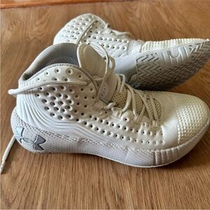 Under Armour Basketball Shoes HOVR Women’s Size 8/ Men9.5 Sneakers